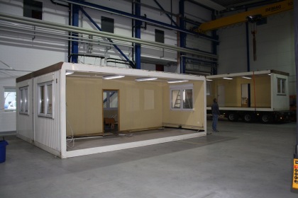 Aufstellen Hallencontainer 2012