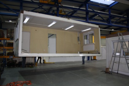 Aufstellen Hallencontainer 2012